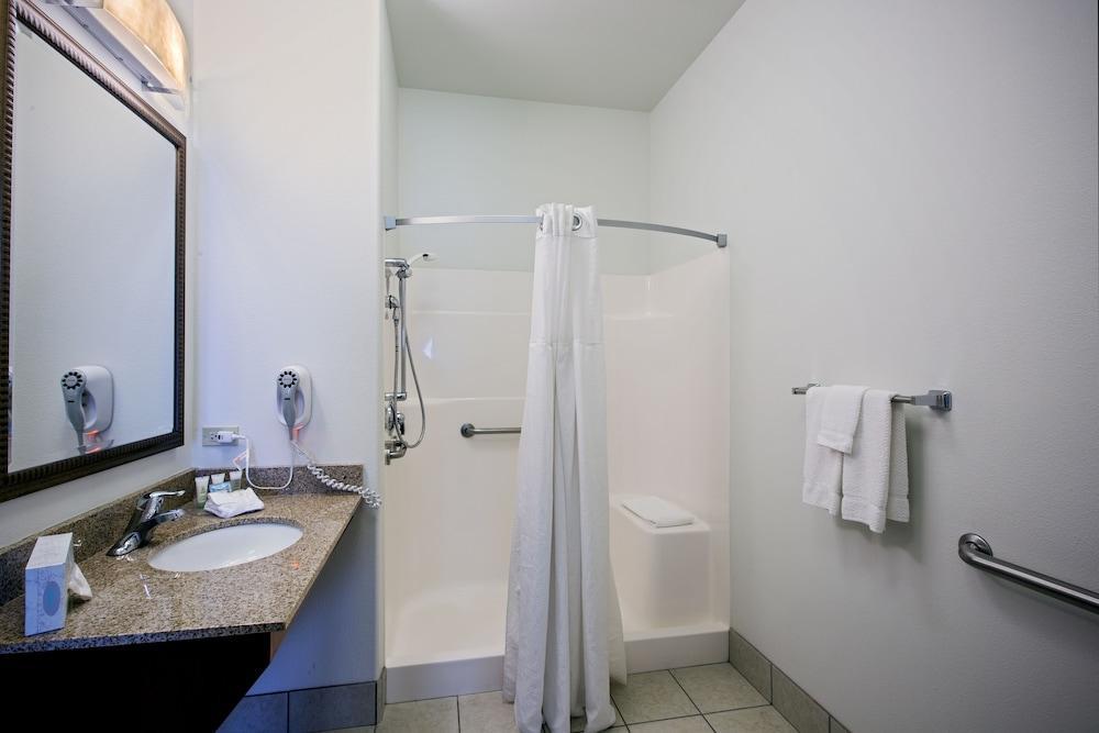Staybridge Suites Rockford By Ihg Exterior photo
