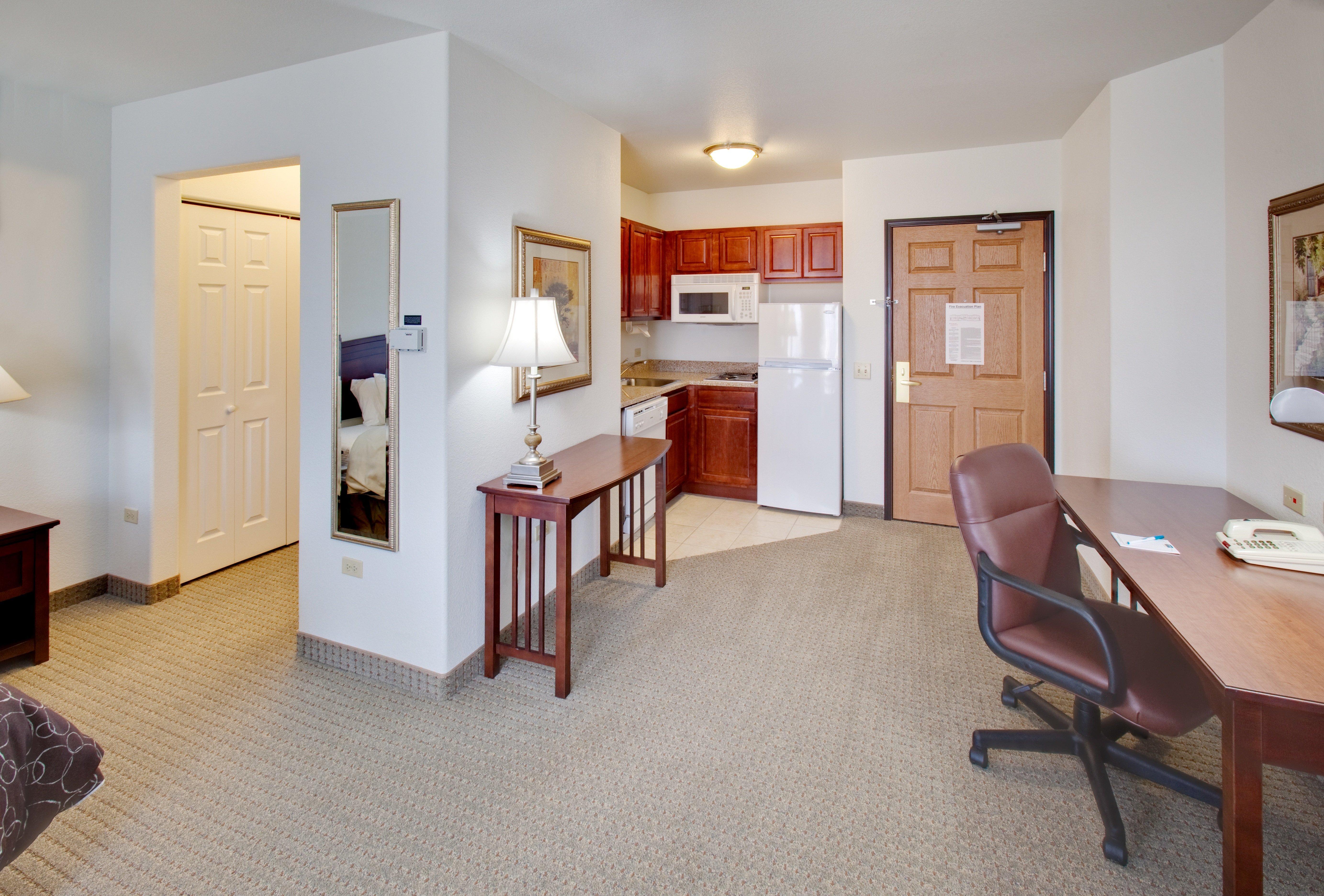 Staybridge Suites Rockford By Ihg Room photo