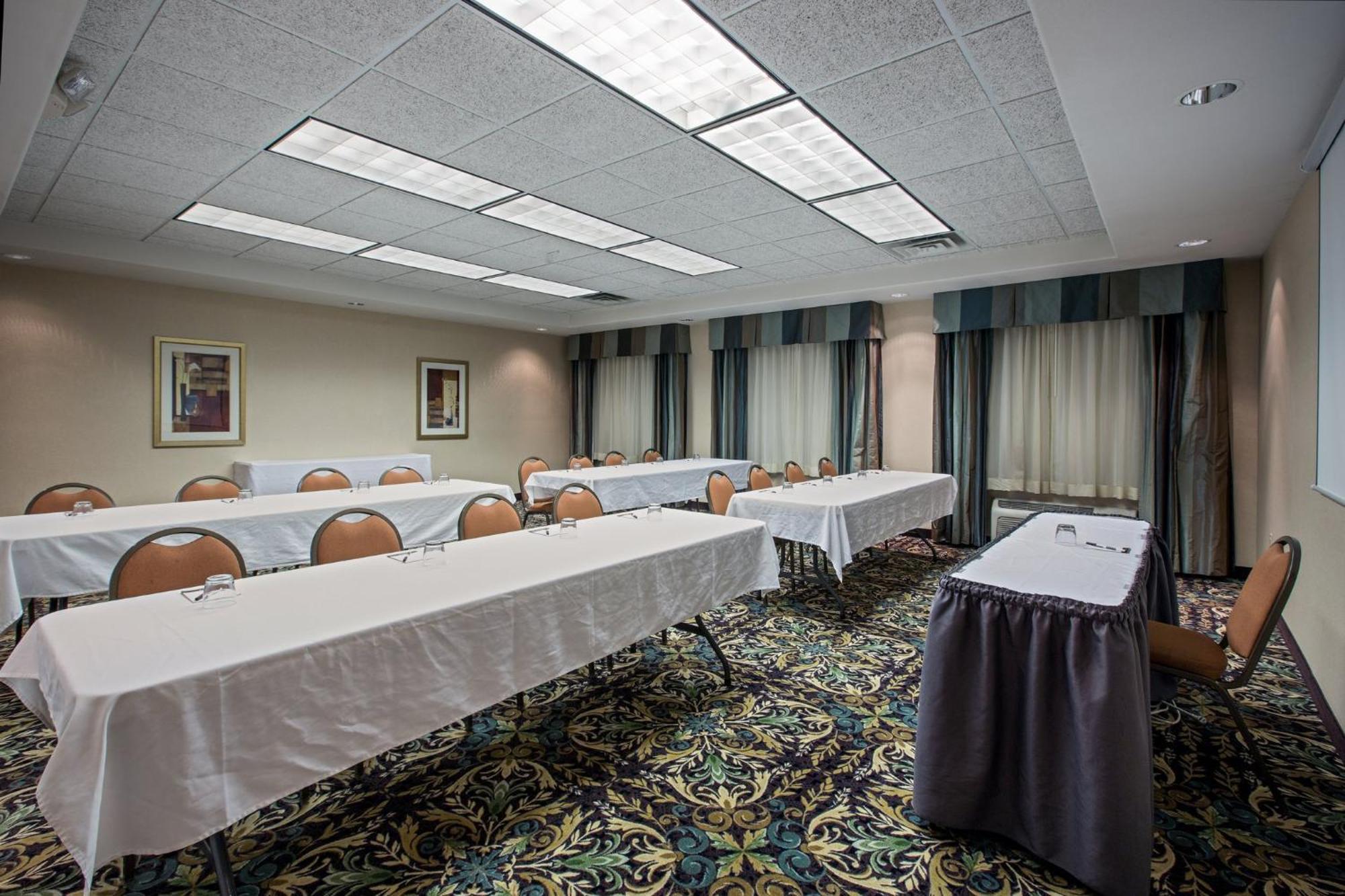 Staybridge Suites Rockford By Ihg Exterior photo